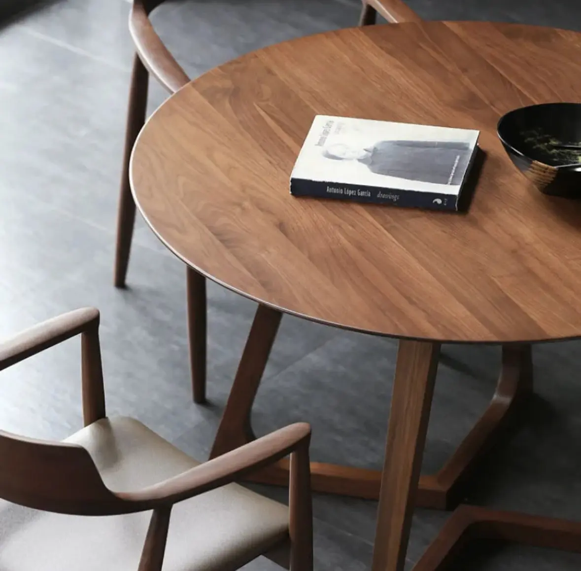 Bashira Dining Table - Image 3