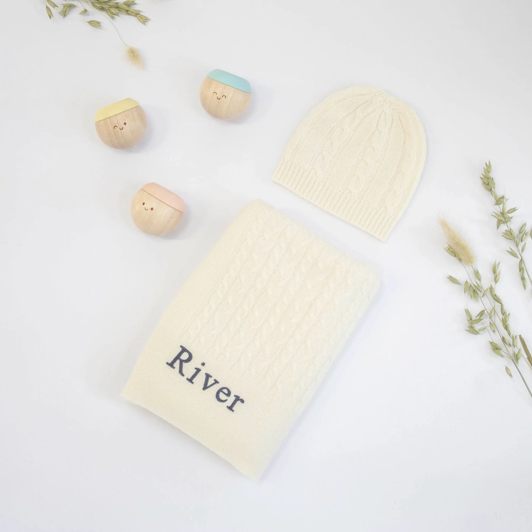 CABLE KNIT CASHMERE AND SENSORY BALLS - IVORY - Image 2