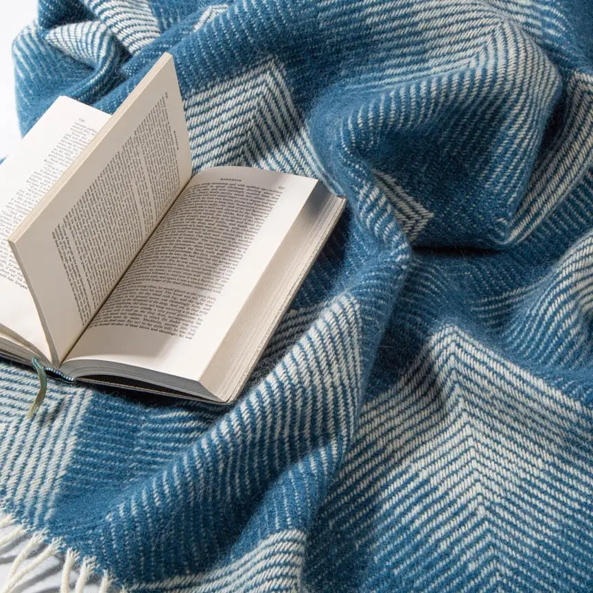Swinging London Evening Tales - Pure New Wool Blanket - Image 4