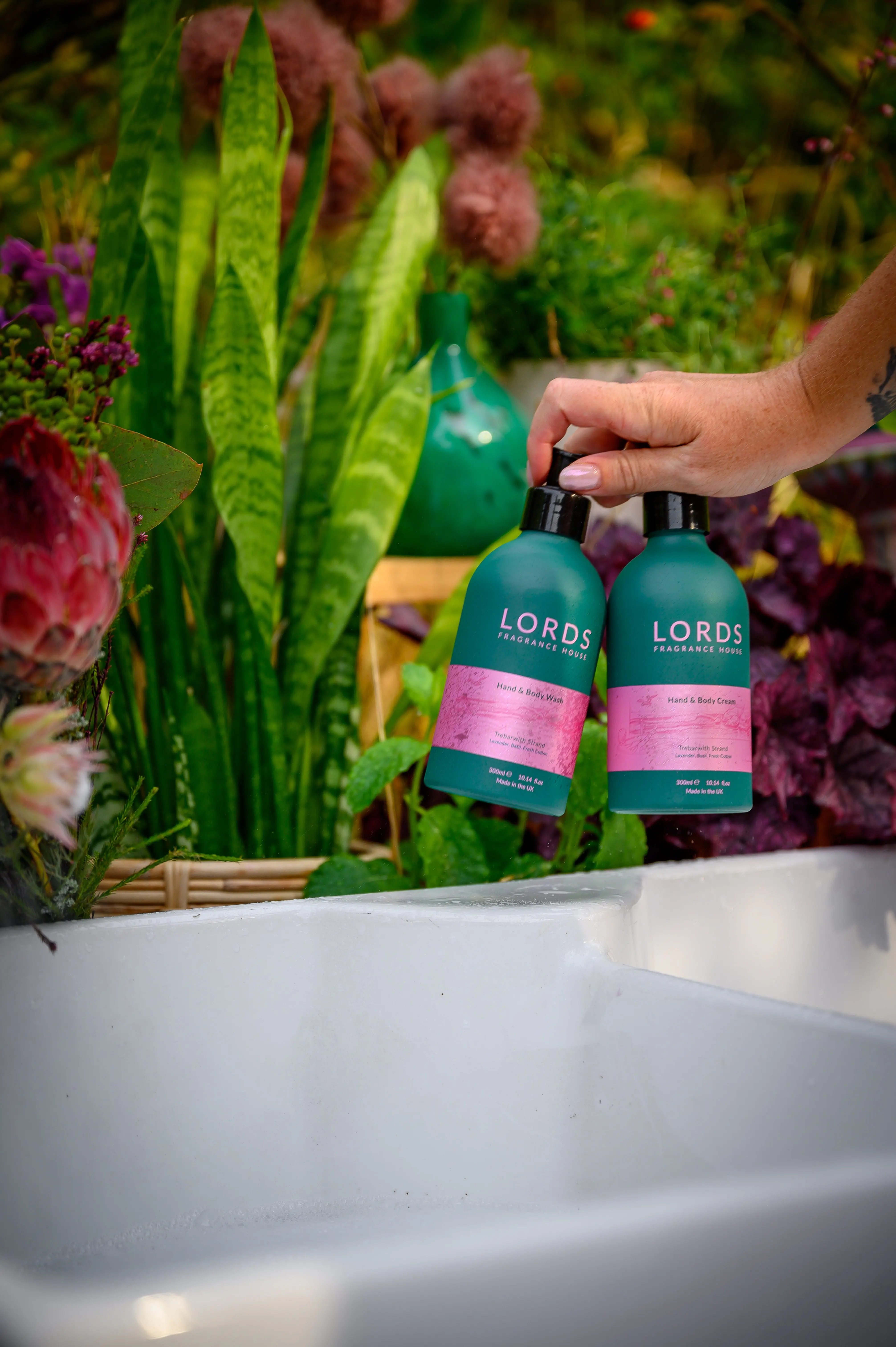 Hand & Body Wash, Green, Rinse & Repeat Aluminium Bottle - Image 3