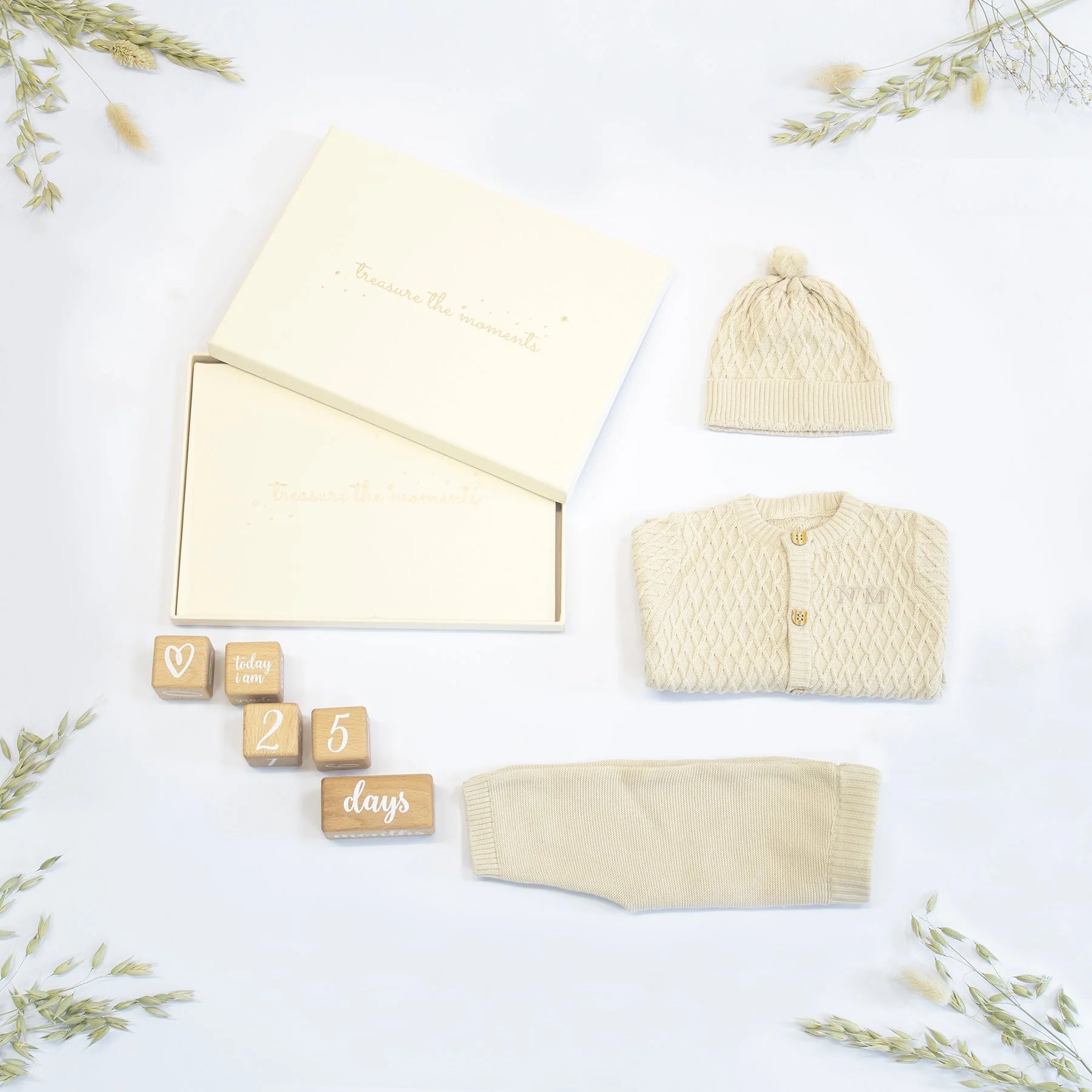 HELLO BABY GENDER NEUTRAL GIFT SET