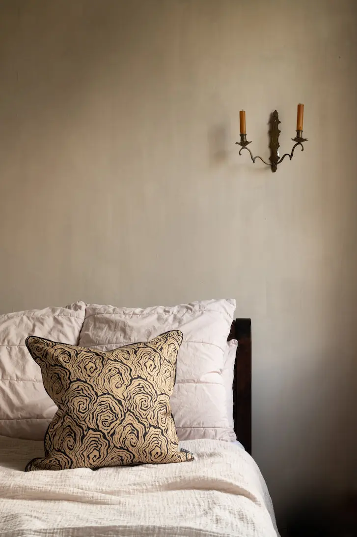 Oysters Monochrome Cushion - Image 10