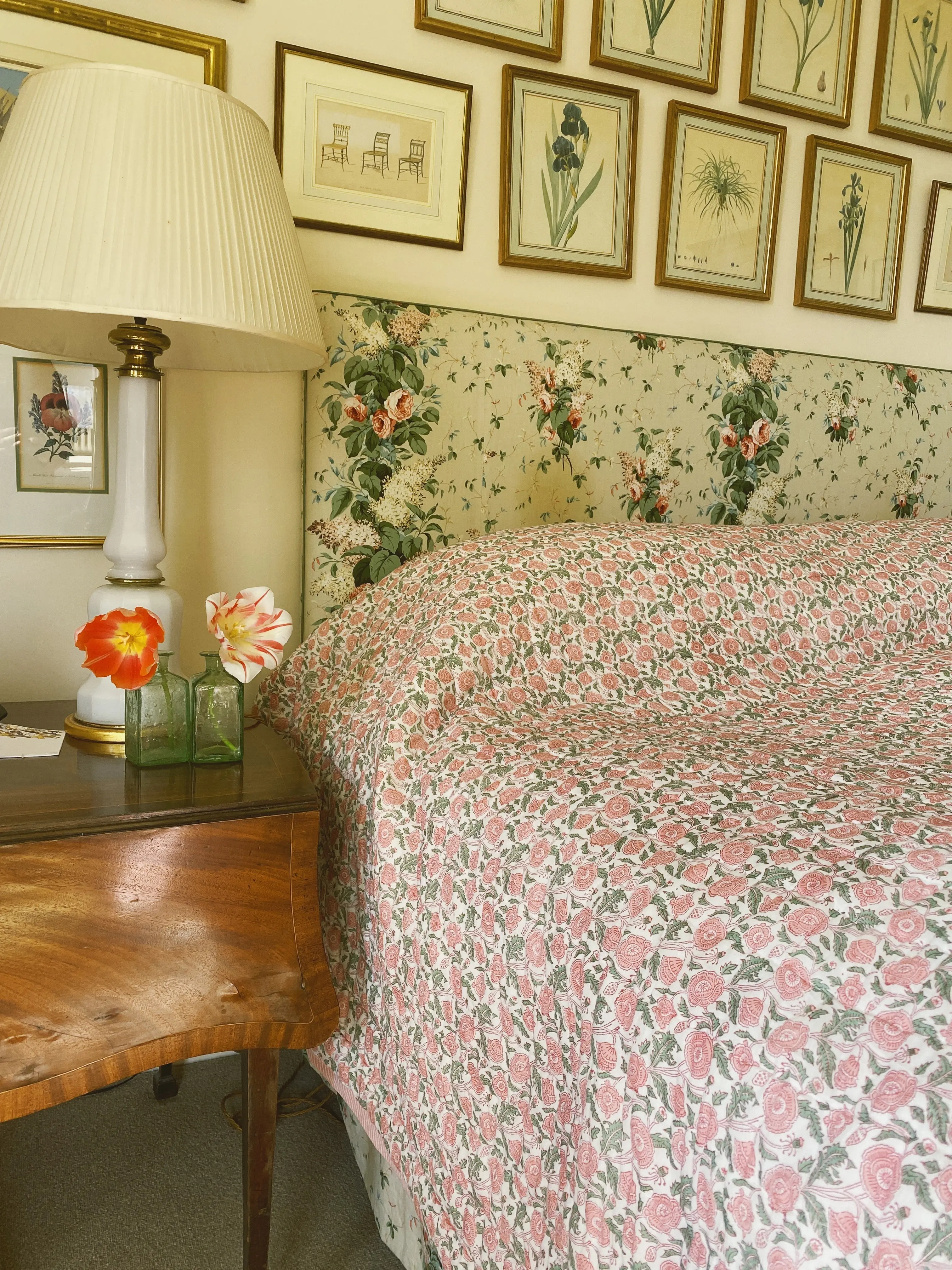 Pink Butti Bed Floral Quilt - Image 2