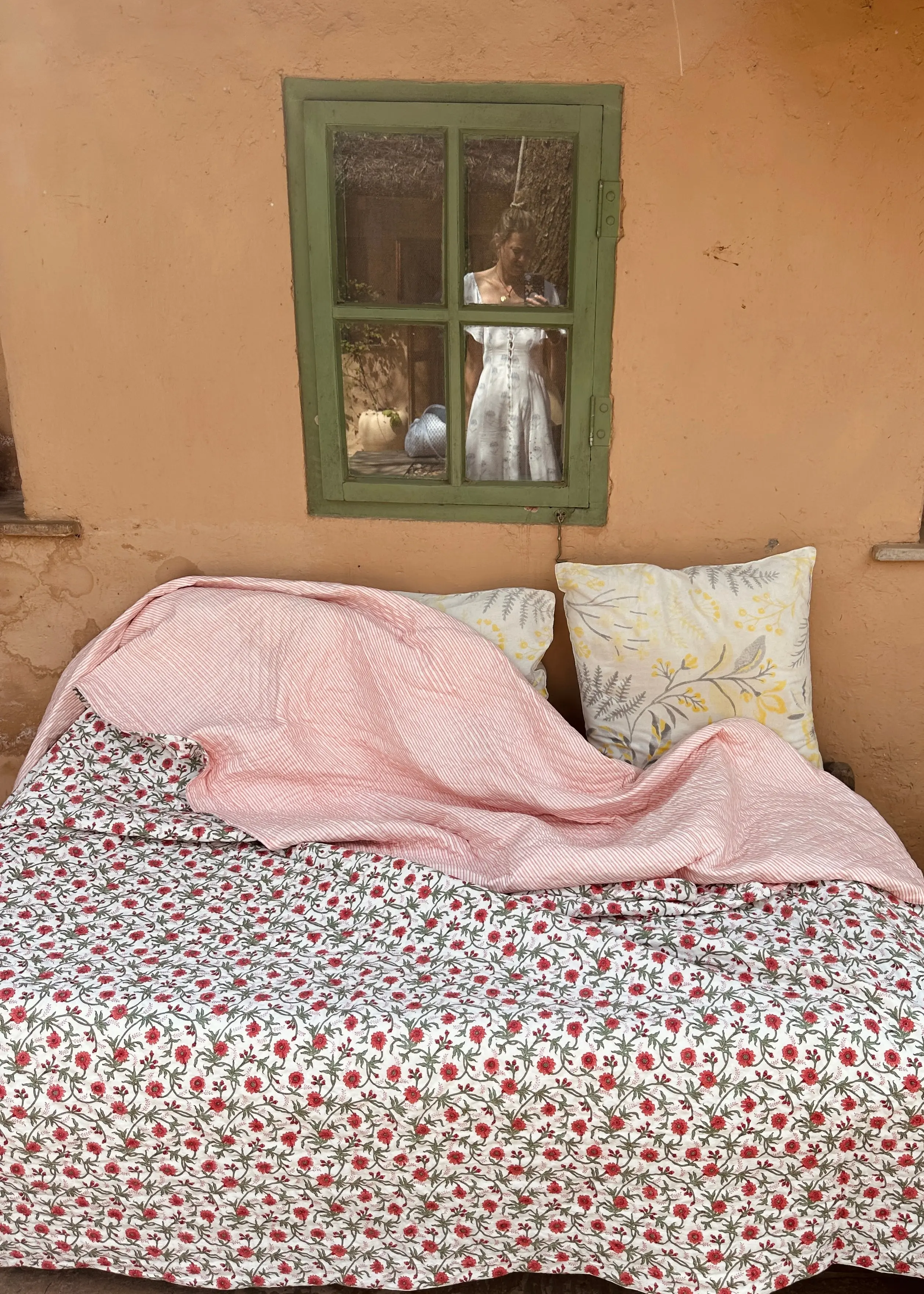 Red Floral Summer Pique Bed Quilt - Image 4